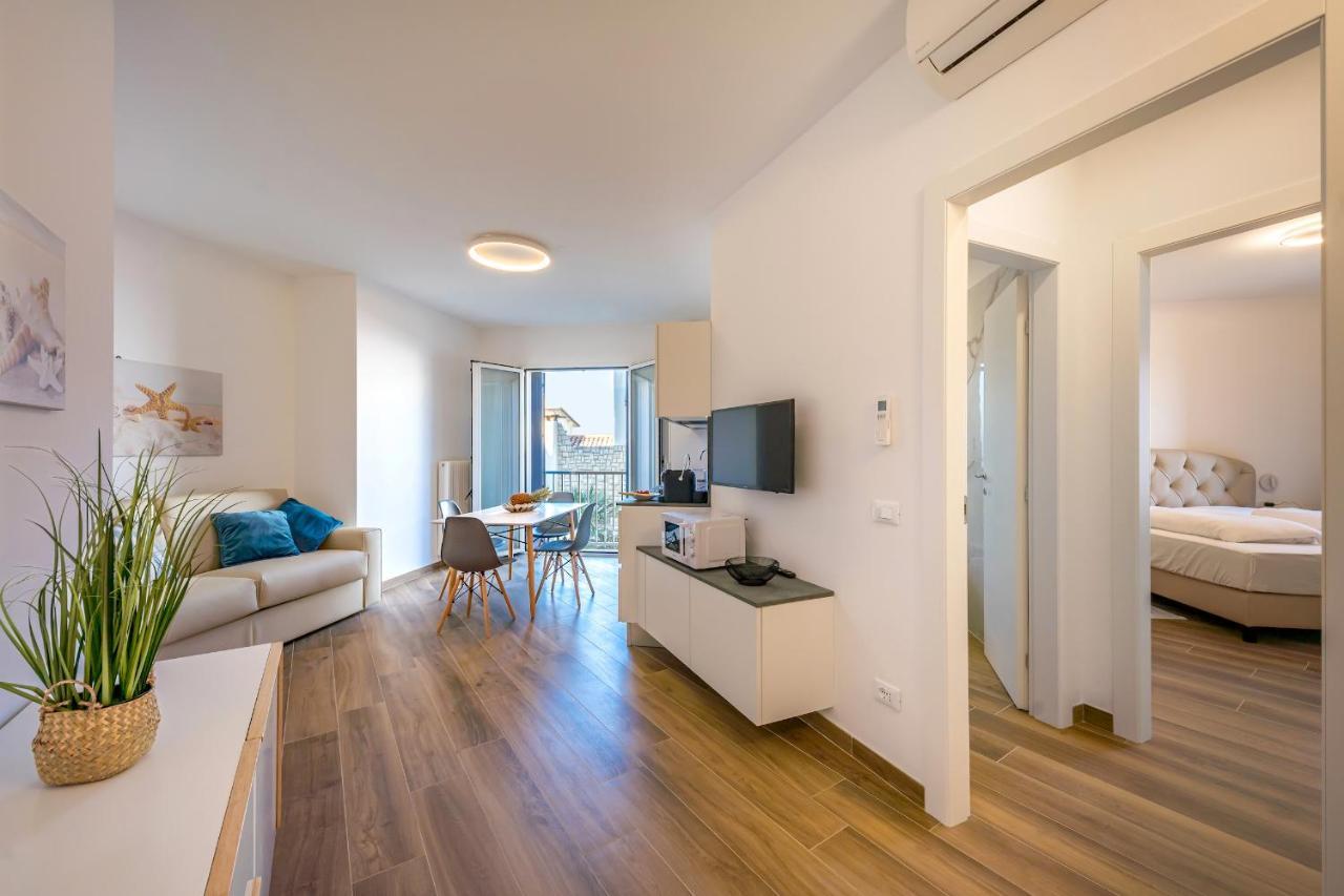 Ferrari Apartments Levante Caorle Eksteriør billede