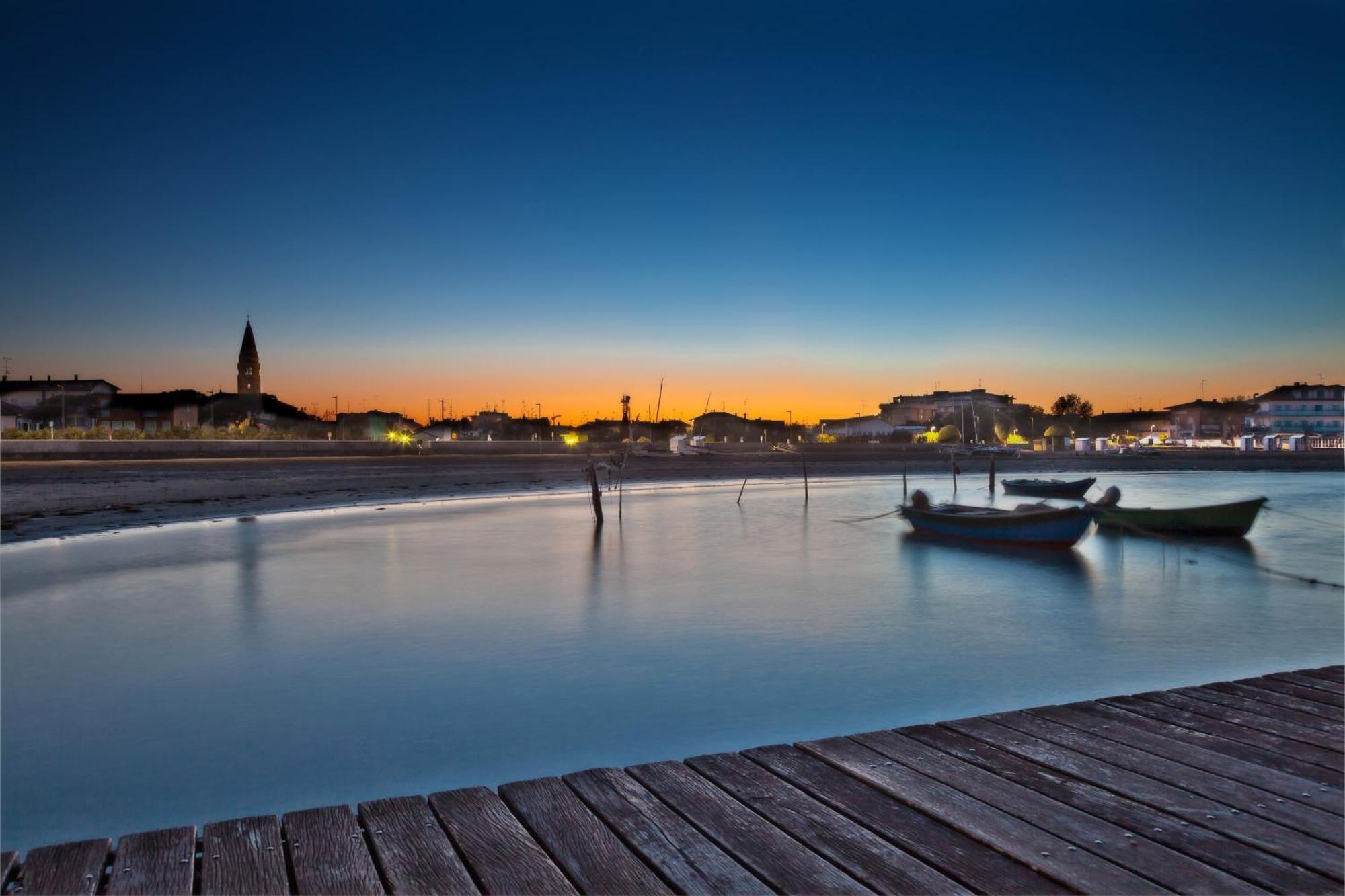 Ferrari Apartments Levante Caorle Eksteriør billede