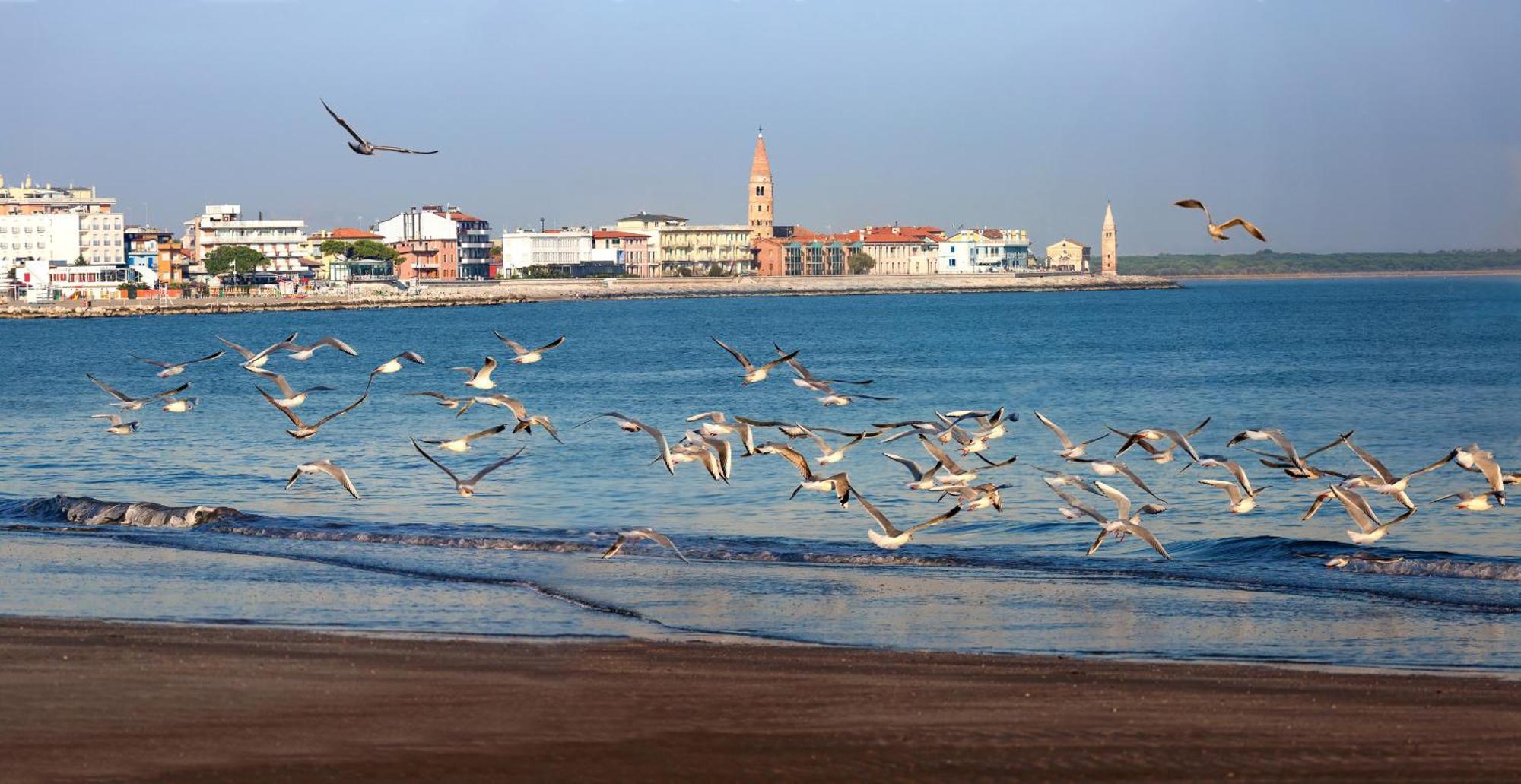 Ferrari Apartments Levante Caorle Eksteriør billede